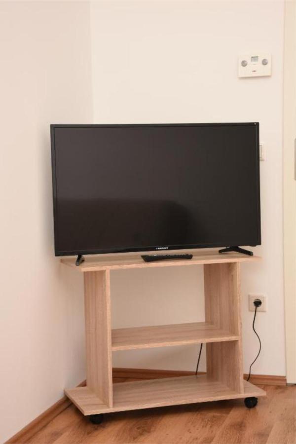 Design 1 *